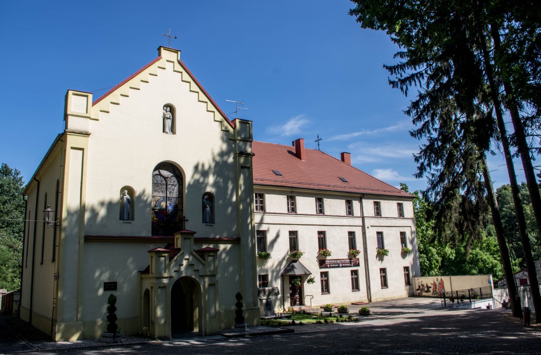 Sanktuárium sv. Josefa a františkánský klášter 