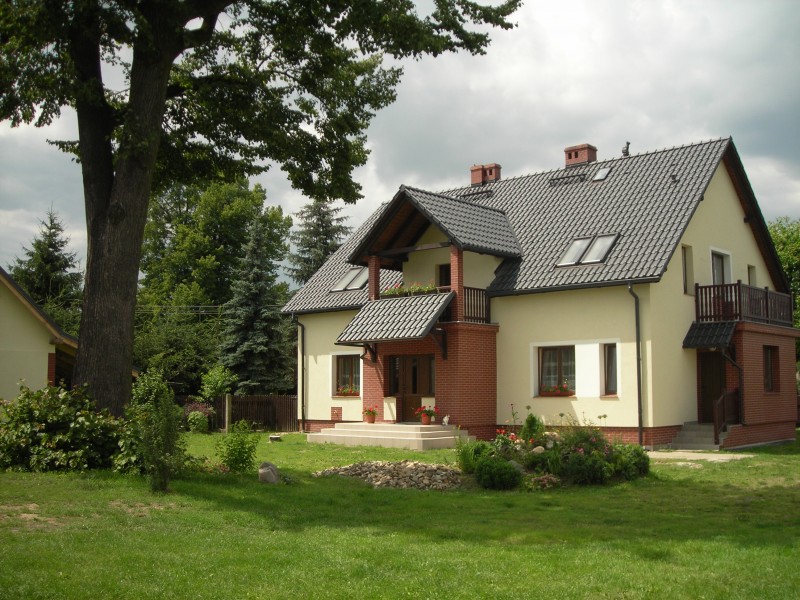 „Złoty Potok” to obiekt o wysokim standardzie, położony w niewielkiej miejscowości o nazwie Łąka Prudnicka. 